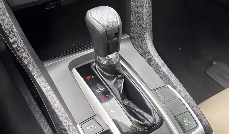 
								Honda Civic LX FWD 2020 completo									