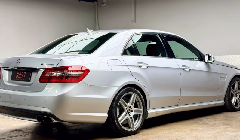 
								Mercedes-Benz E 63S AMG 4Matic completo									