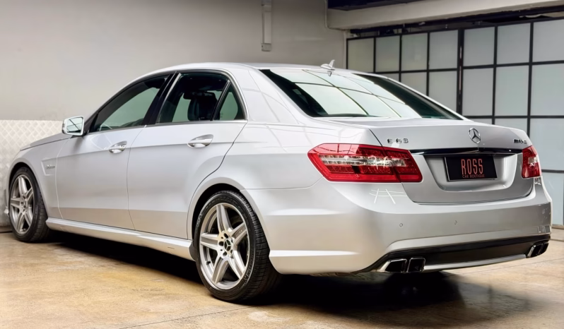 
								Mercedes-Benz E 63S AMG 4Matic completo									