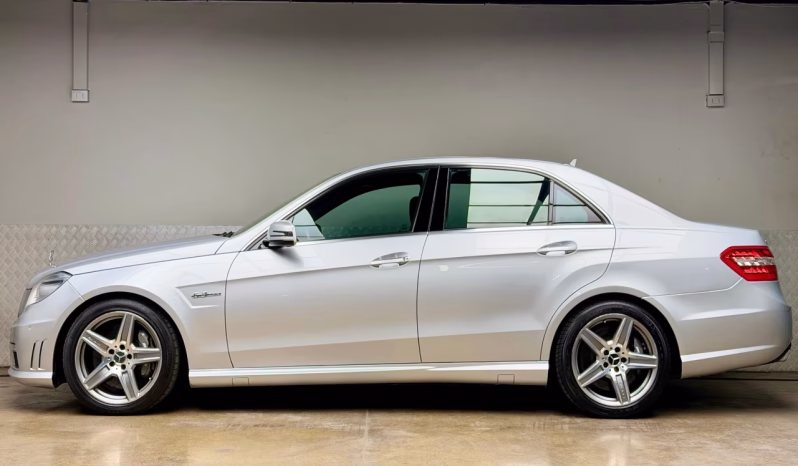 
								Mercedes-Benz E 63S AMG 4Matic completo									