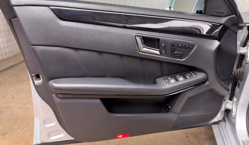 
								Mercedes-Benz E 63S AMG 4Matic completo									