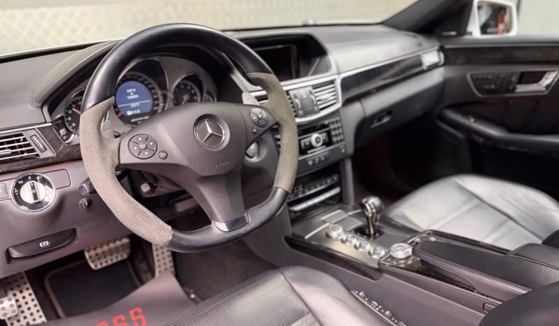 
								Mercedes-Benz E 63S AMG 4Matic completo									