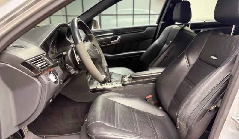 
								Mercedes-Benz E 63S AMG 4Matic completo									