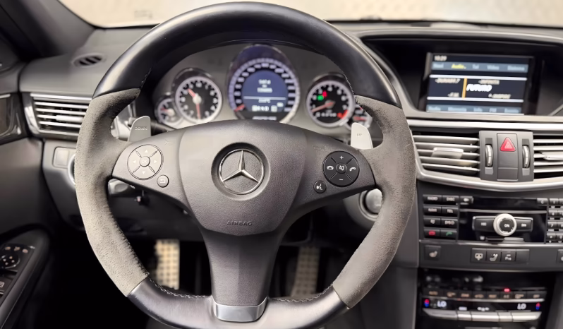 
								Mercedes-Benz E 63S AMG 4Matic completo									