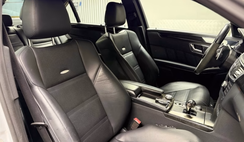 
								Mercedes-Benz E 63S AMG 4Matic completo									