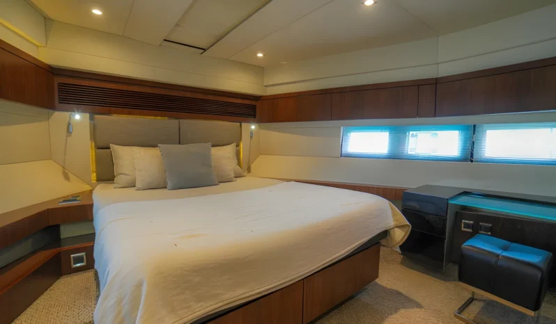 
								Yate Fairline 50 completo									