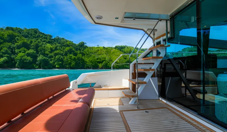 
								Yate Fairline 50 completo									