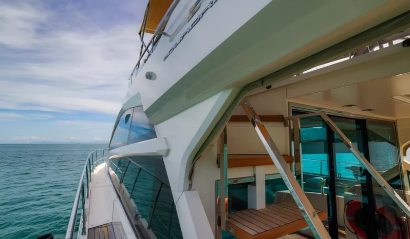 
								Yate Fairline 50 completo									