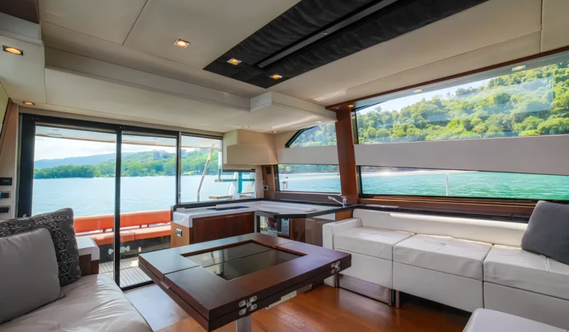 
								Yate Fairline 50 completo									