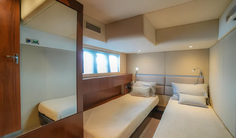 
								Yate Fairline 50 completo									
