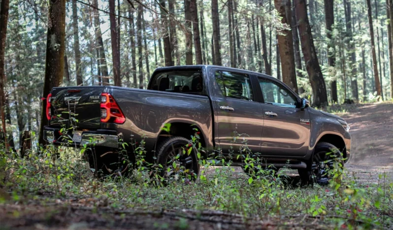 
								Toyota Hilux 2021 completo									