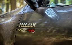 
										Toyota Hilux 2021 completo									