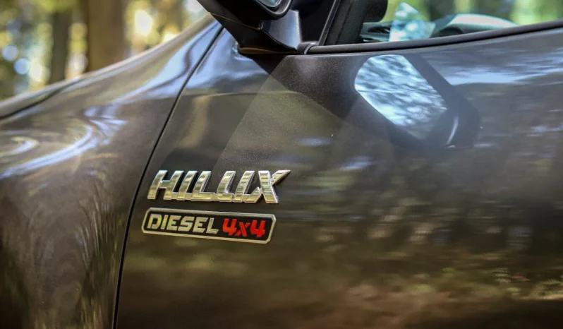 
								Toyota Hilux 2021 completo									