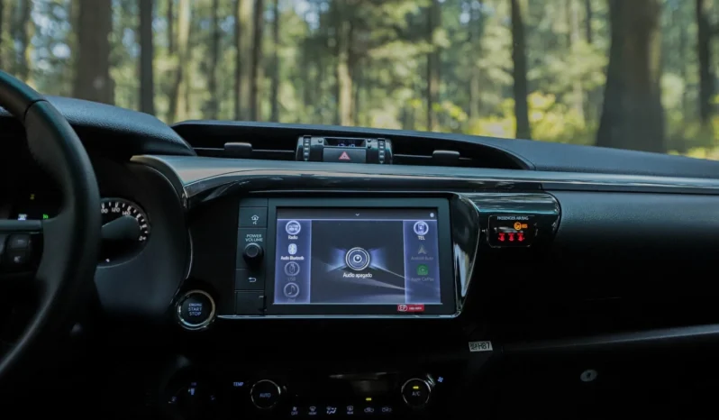 
								Toyota Hilux 2021 completo									