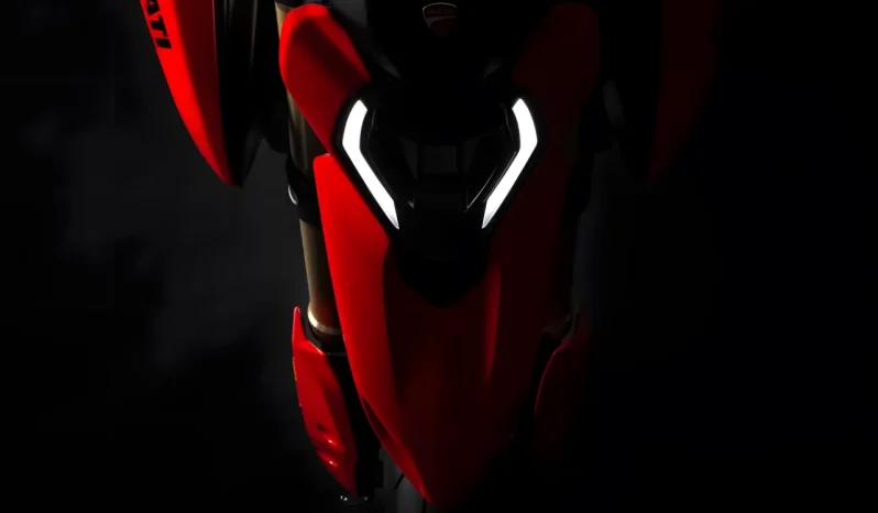 
								Ducati Hypermotard V2 2026 completo									